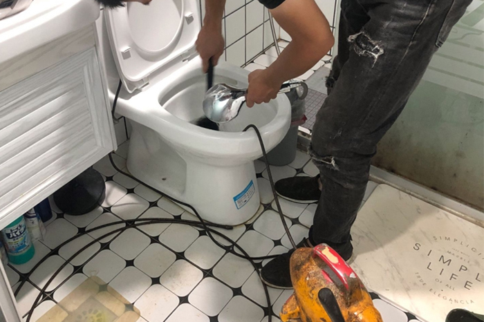 神湾马桶堵塞自己疏通还是找师傅？专业上门服务让你省时更省心